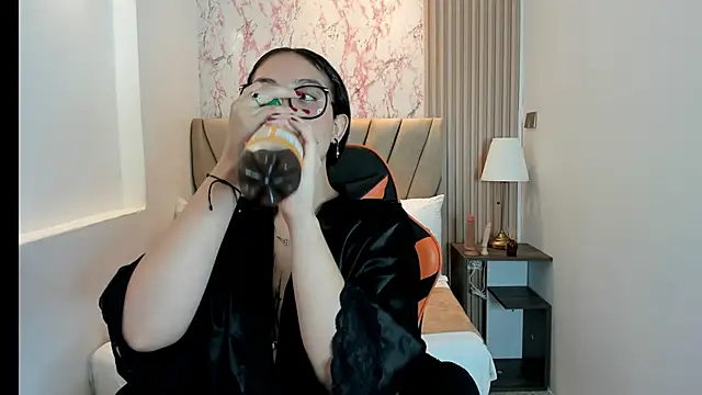 Snapshot of Yuna__Min chatting on September 25, 6:11 pm Yuna  Min online show from September 25, 6:11 pm