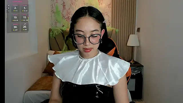 Snapshot of Yuna__Min chatting on October 24, 8:27 pm Yuna  Min online show from October 24, 8:27 pm