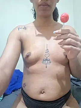 Snapshot of RavenShyfit chatting on October 15, 8:53 pm RavenShyfit online show from October 15, 8:53 pm