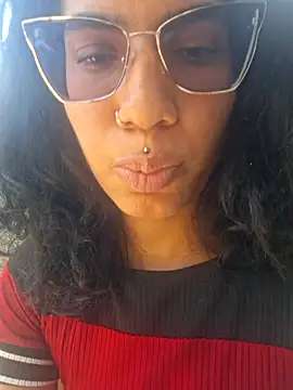 Snapshot of RavenShyfit chatting on November 9, 3:21 pm RavenShyfit online show from November 9, 3:21 pm