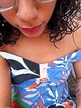 Snapshot of RavenShyfit chatting on December 17, 8:59 pm RavenShyfit online show from December 17, 8:59 pm