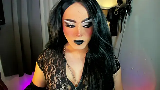 Snapshot of MagnaCumLoader17 chatting on December 18, 2:28 am MagnaCumLoader17 online show from December 18, 2:28 am