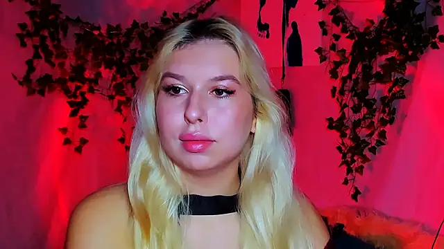 Snapshot of ChloeRicc chatting on November 24, 10:59 am ChloeRicc online show from November 24, 10:59 am