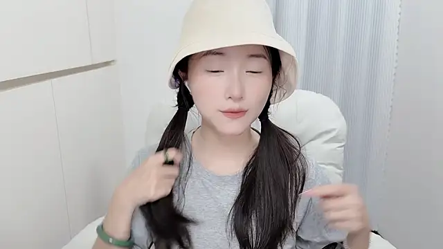 Rosalind xixi online show from June 28, 12:00 pm