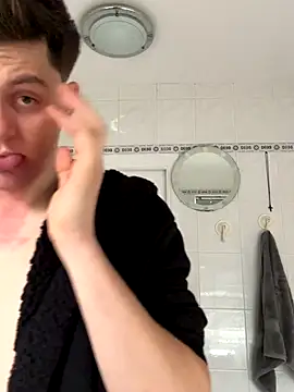 Snapshot of AmMadness chatting on December 17, 1:06 pm AmMadness online show from December 17, 1:06 pm