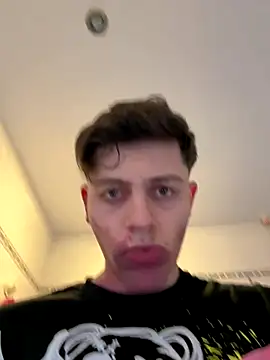 Snapshot of AmMadness chatting on December 18, 10:43 am AmMadness online show from December 18, 10:43 am