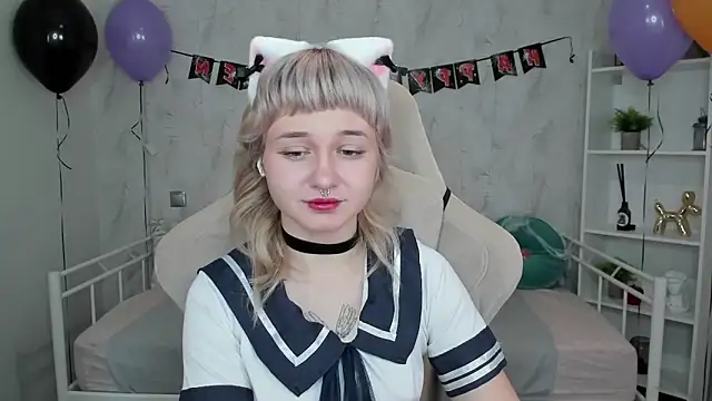 Tori Cutie online show from October 31, 12:00 am