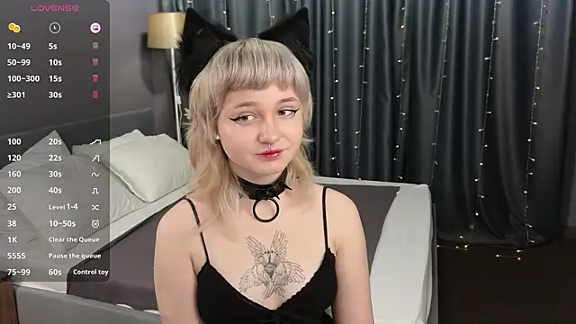 Tori Cutie online show from November 19, 12:10 am