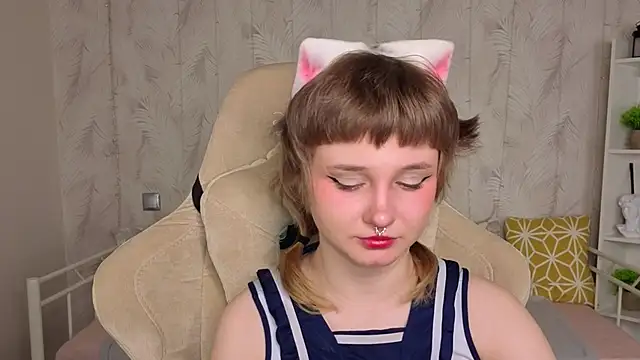 Tori Cutie online show from April 29, 12:05 am