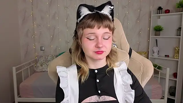Tori Cutie online show from May 3, 12:05 am