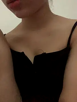 Snapshot of Nguyenha11 chatting on October 6, 8:23 am Nguyenha11 online show from October 6, 8:23 am