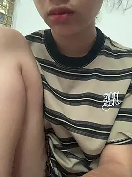 Snapshot of Nguyenha11 chatting on June 2, 8:49 am Nguyenha11 online show from June 2, 8:49 am