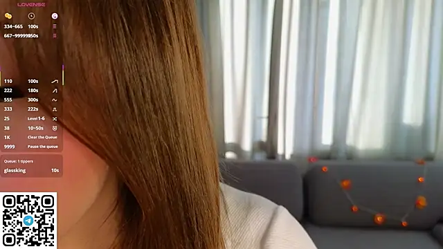 Snapshot of KristiGroune chatting on November 8, 6:13 am KristiGroune online show from November 8, 6:13 am