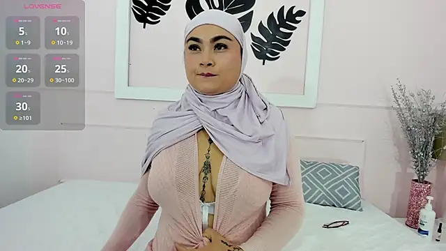 azaharaaa  online show from September 12, 11:43 am