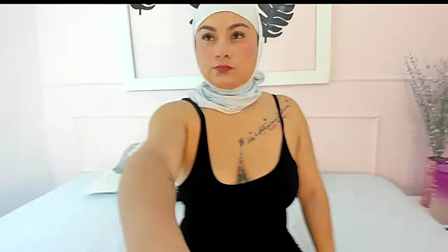 azaharaaa  online show from September 26, 11:36 am