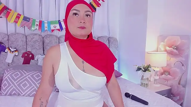 Snapshot of azaharaaa_ chatting on June 19, 11:47 am azaharaaa online show from June 19, 11:47 am
