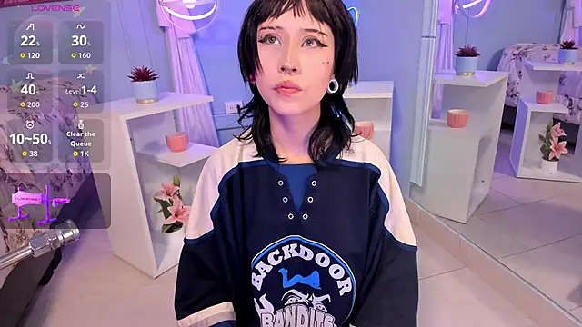 Hannahpage online show from January 8, 12:40 pm