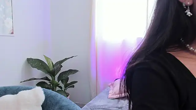 canelleGarces online show from November 3, 5:47 pm