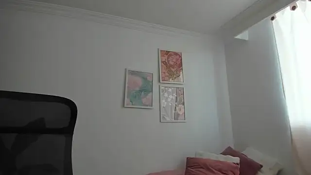 canelleGarces online show from June 1, 1:24 pm