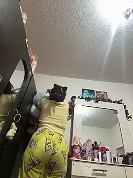 Snapshot of saranghae_ chatting on October 15, 4:01 am saranghae online show from October 15, 4:01 am