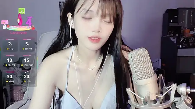 twlilybae online show from March 19, 2:21 pm