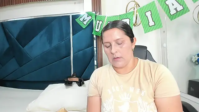 KikaDuque online show from July 5, 6:59 pm