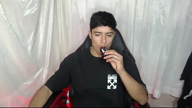 Snapshot of jacobbiker chatting on December 3, 5:04 am jacobbiker online show from December 3, 5:04 am