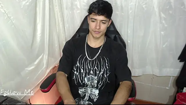 Snapshot of jacobbiker chatting on December 5, 4:43 am jacobbiker online show from December 5, 4:43 am