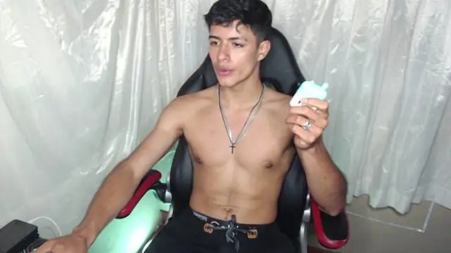 Snapshot of jacobbiker chatting on December 14, 11:04 am jacobbiker online show from December 14, 11:04 am