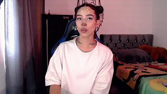 Snapshot of Sweet-Cris chatting on October 21, 6:52 pm Sweet-Cris online show from October 21, 6:52 pm