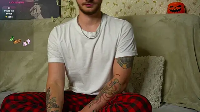 johnstoneisland online show from October 13, 8:42 pm