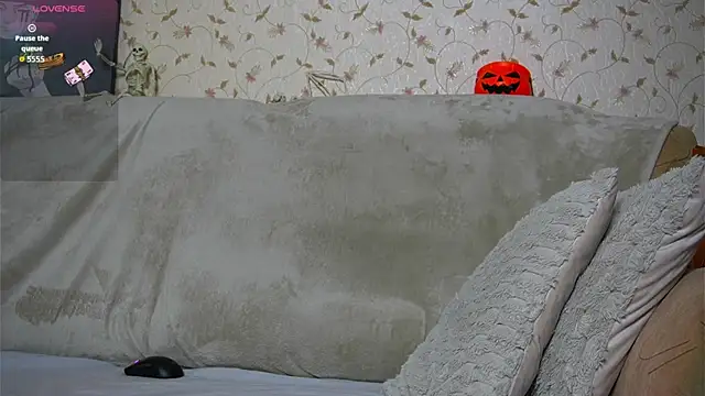 johnstoneisland online show from October 23, 6:28 pm