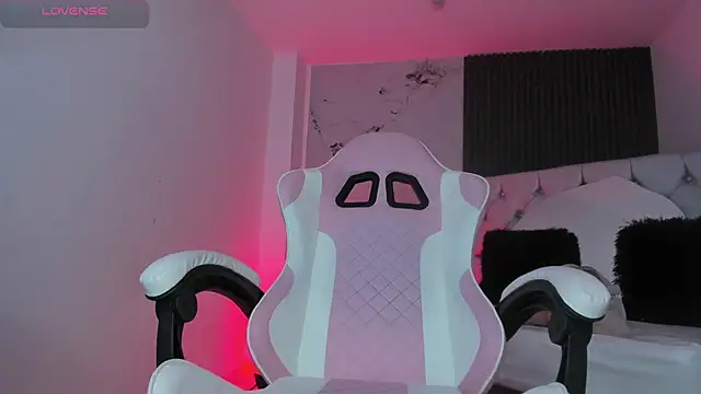 chloesagee online show from September 27, 11:43 pm