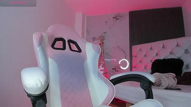 chloesagee online show from December 22, 11:24 pm