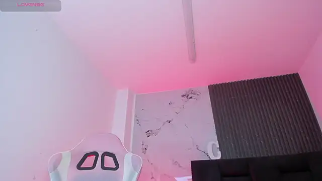 chloesagee online show from June 4, 9:21 pm