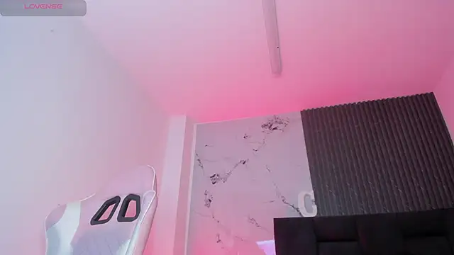 chloesagee online show from June 14, 12:30 am