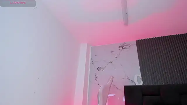 chloesagee online show from July 1, 11:26 pm