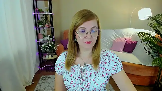 Snapshot of YourUniverser chatting on September 9, 10:26 am YourUniverser online show from September 9, 10:26 am