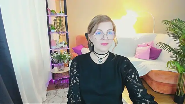 Snapshot of YourUniverser chatting on September 20, 10:05 am YourUniverser online show from September 20, 10:05 am