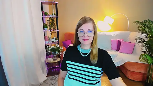 Snapshot of YourUniverser chatting on September 23, 4:15 am YourUniverser online show from September 23, 4:15 am