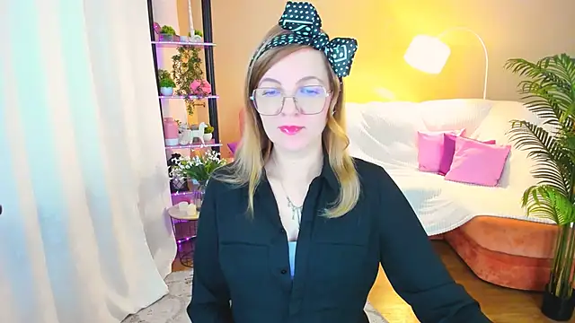 Snapshot of YourUniverser chatting on September 24, 4:27 am YourUniverser online show from September 24, 4:27 am