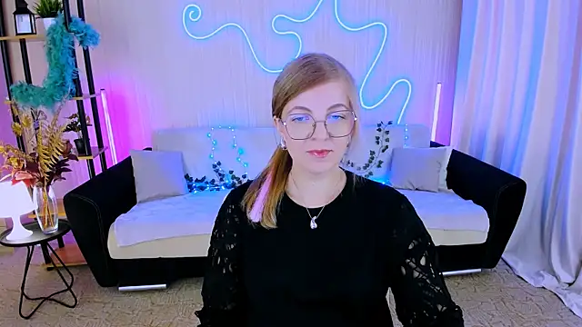 Snapshot of YourUniverser chatting on September 26, 9:57 am YourUniverser online show from September 26, 9:57 am