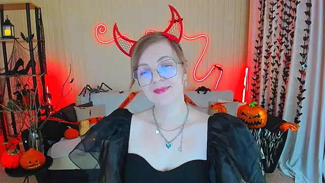 Snapshot of YourUniverser chatting on October 26, 9:26 am YourUniverser online show from October 26, 9:26 am