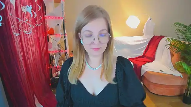 Snapshot of YourUniverser chatting on November 2, 9:55 am YourUniverser online show from November 2, 9:55 am