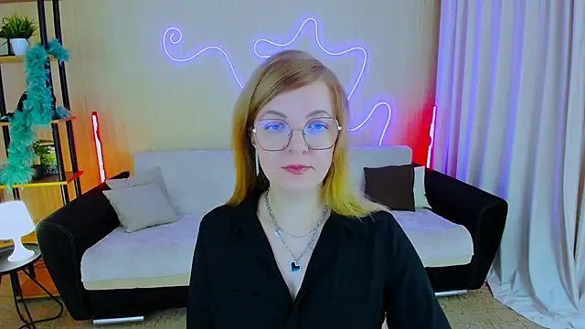 Snapshot of YourUniverser chatting on November 5, 10:26 am YourUniverser online show from November 5, 10:26 am