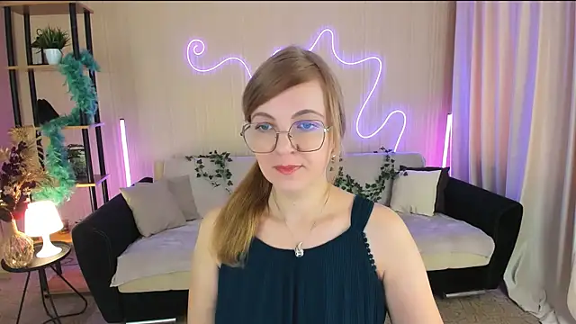 Snapshot of YourUniverser chatting on November 10, 9:19 am YourUniverser online show from November 10, 9:19 am