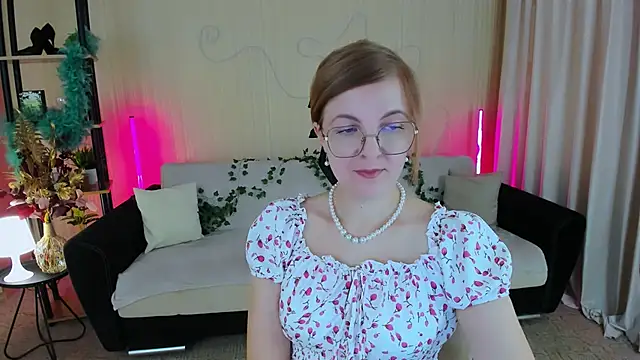 Snapshot of YourUniverser chatting on November 17, 10:32 am YourUniverser online show from November 17, 10:32 am