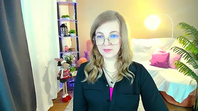 Snapshot of YourUniverser chatting on November 23, 9:20 am YourUniverser online show from November 23, 9:20 am