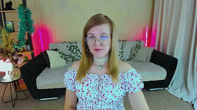 Snapshot of YourUniverser chatting on December 2, 9:36 am YourUniverser online show from December 2, 9:36 am