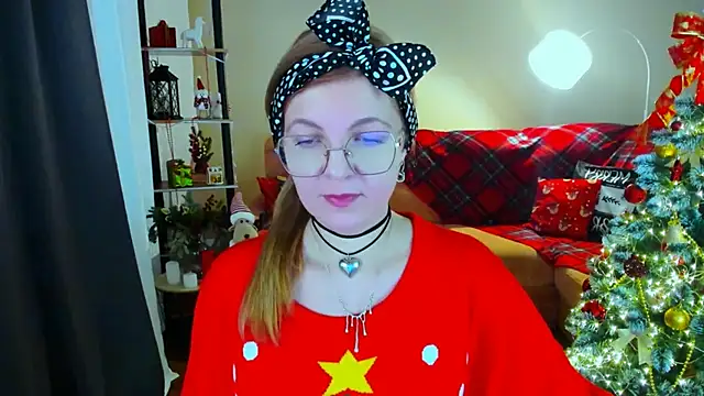 Snapshot of YourUniverser chatting on December 15, 9:46 am YourUniverser online show from December 15, 9:46 am